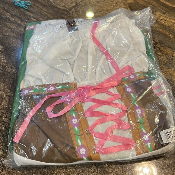 Wonderland Costumes Women’s Oktoberfest Costume plus‎ Size 1X New or 2X - Picture 14 of 14